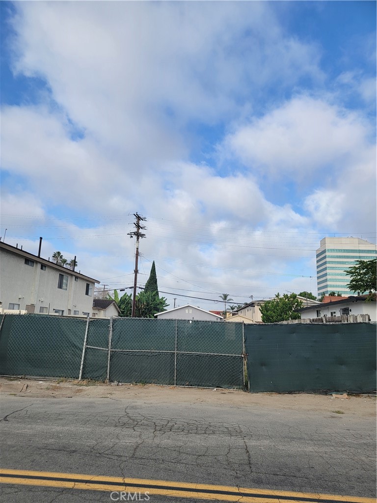 Front/Chain fence - 17101 B Lane, Huntington Beach CA 92647 - photo 6