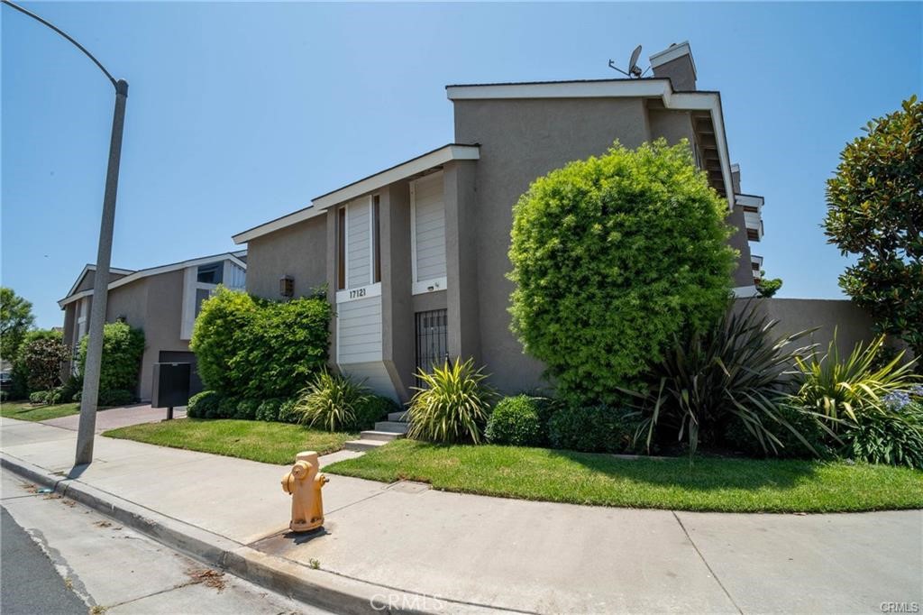 17121 Green D, Huntington Beach CA 92649 - photo 1