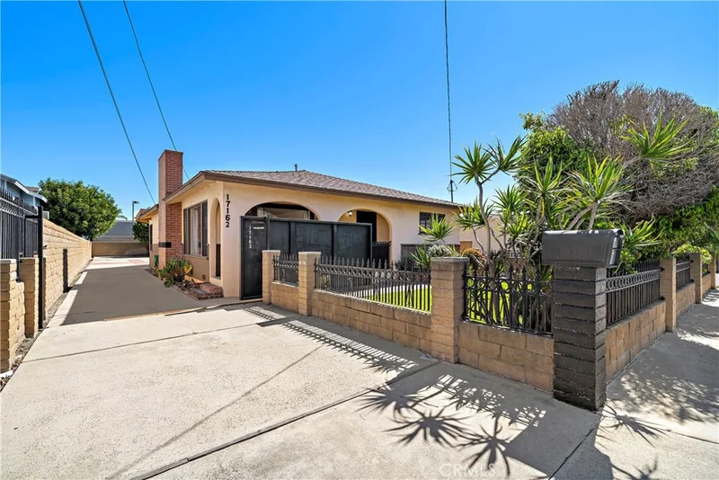 17162 Elm Lane, Huntington Beach, CA 92647