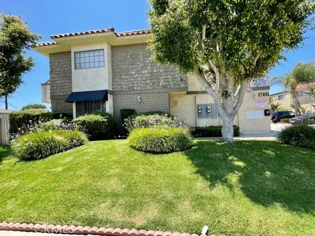 17181 ELM Street 2, Huntington Beach, CA 92647