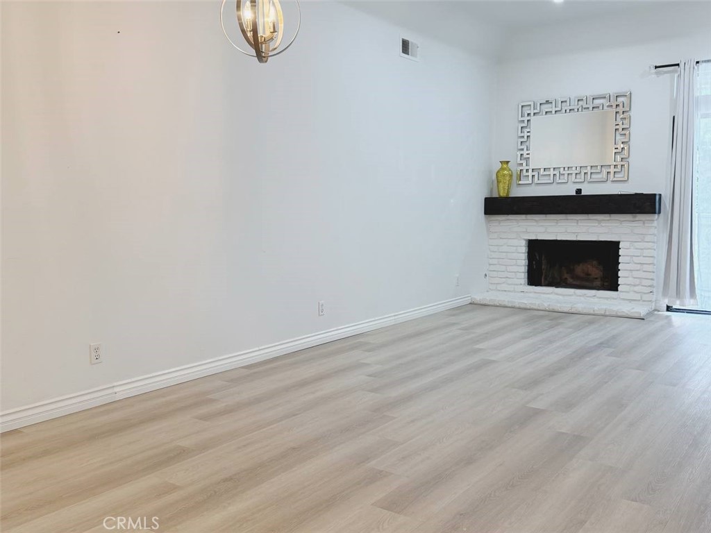 living room - 17191 Corbina Lane 102, Huntington Beach CA 92649 - photo 4