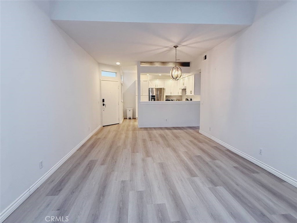 living room - 17191 Corbina Lane 102, Huntington Beach CA 92649 - photo 5