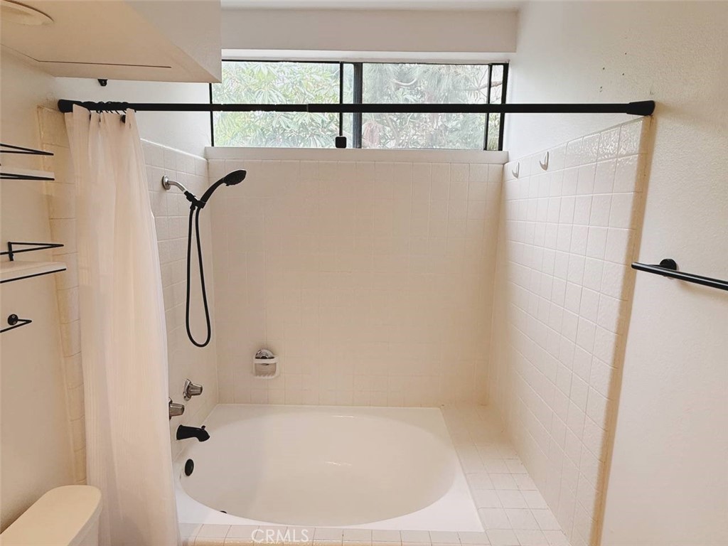 primary bathroom - 17191 Corbina Lane 102, Huntington Beach CA 92649 - photo 19