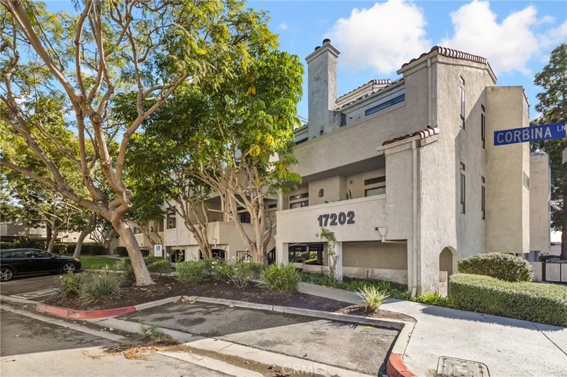 17202 Corbina Ln 202, Huntington Beach, CA 92649