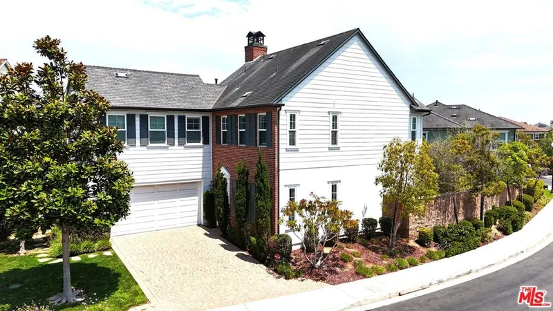 17322 Wareham Lane, Huntington Beach, CA 92649