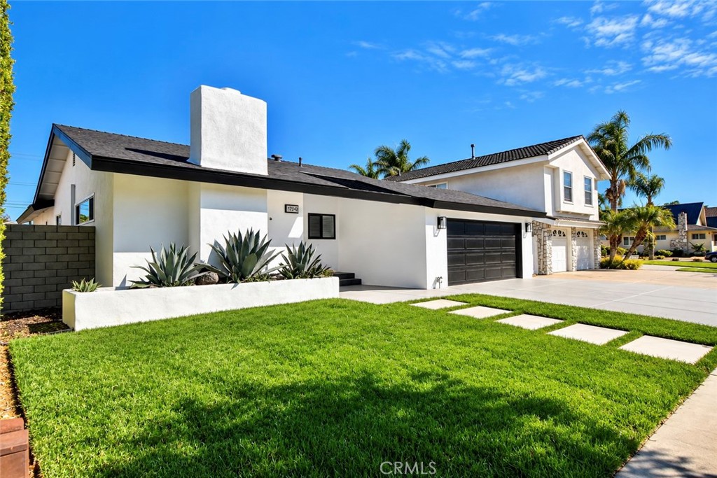 17342 Wild Rose, Huntington Beach CA 92649 - photo 3
