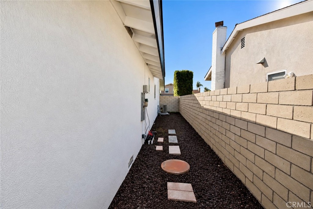 17342 Wild Rose, Huntington Beach CA 92649 - photo 31