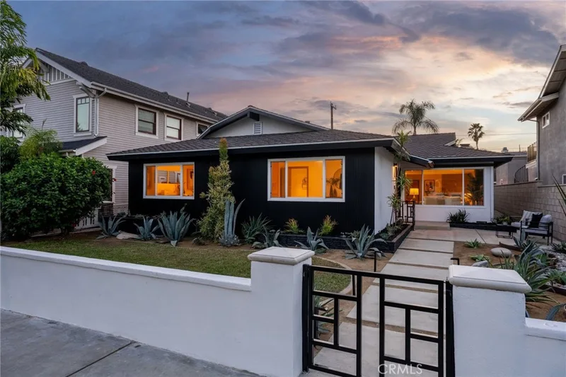 1735 Main, Huntington Beach