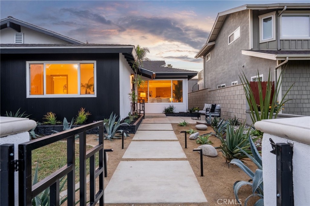 1735 Main, Huntington Beach CA 92648 - photo 2