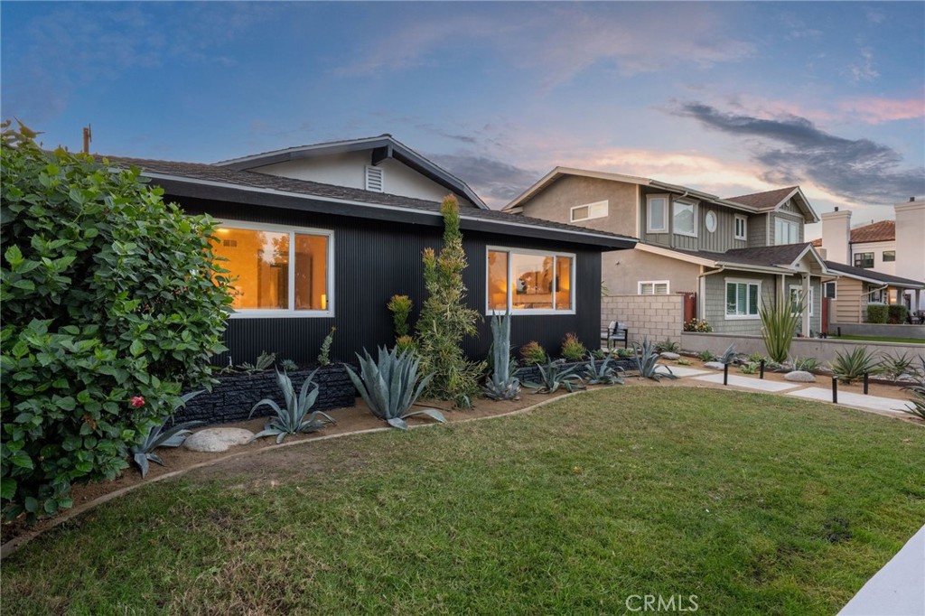 1735 Main, Huntington Beach CA 92648 - photo 3