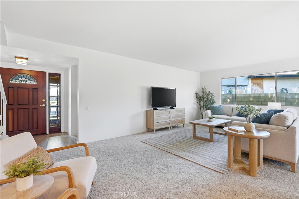 17372 Mira Loma Circle, Huntington Beach CA 92647 - photo 8
