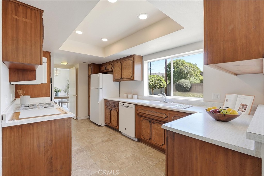 17372 Mira Loma Circle, Huntington Beach CA 92647 - photo 15
