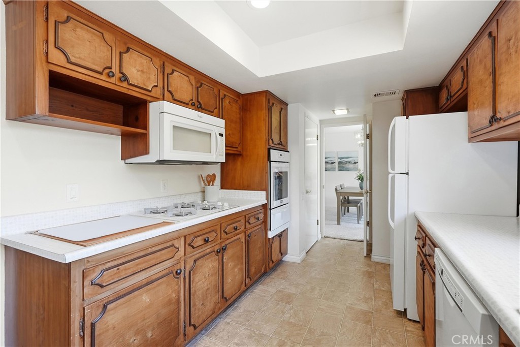 17372 Mira Loma Circle, Huntington Beach CA 92647 - photo 16