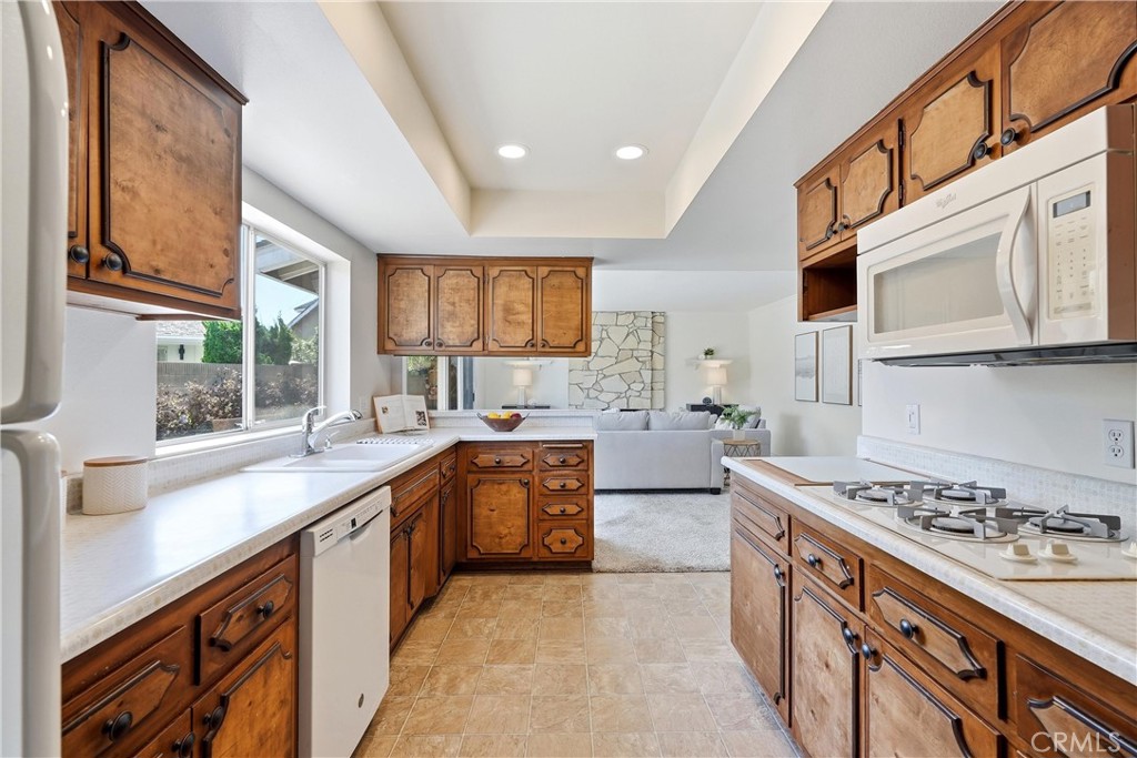 17372 Mira Loma Circle, Huntington Beach CA 92647 - photo 18