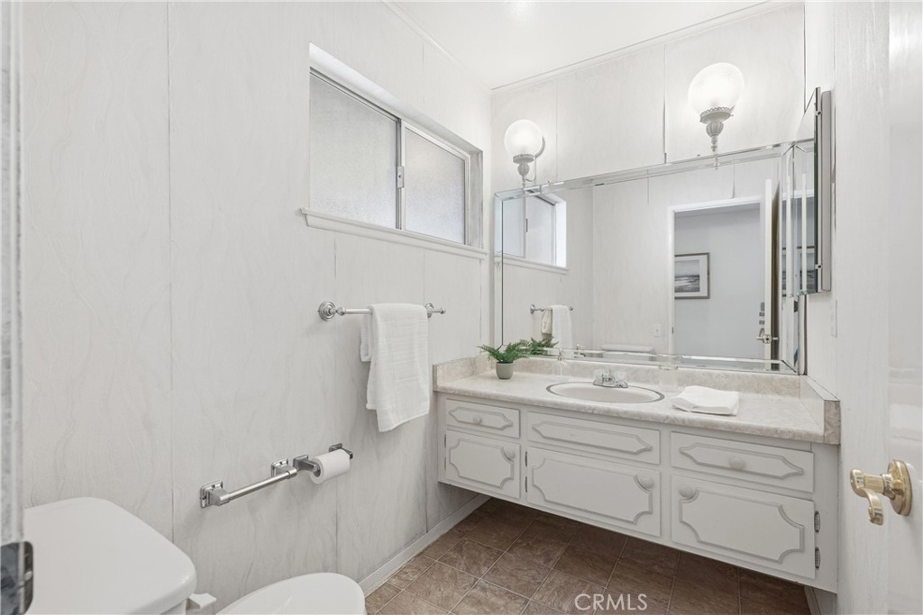 17372 Mira Loma Circle, Huntington Beach CA 92647 - photo 25