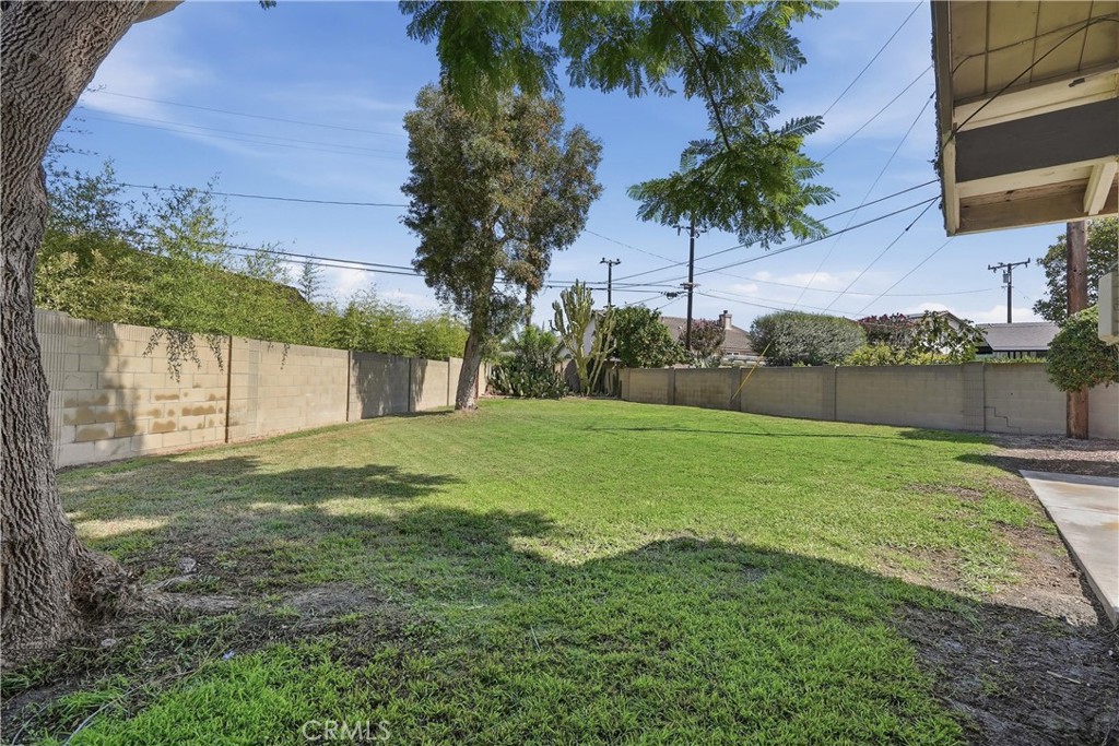 17372 Mira Loma Circle, Huntington Beach CA 92647 - photo 47