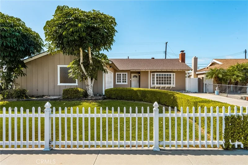 17391 Waal Circle, Huntington Beach, CA 92647