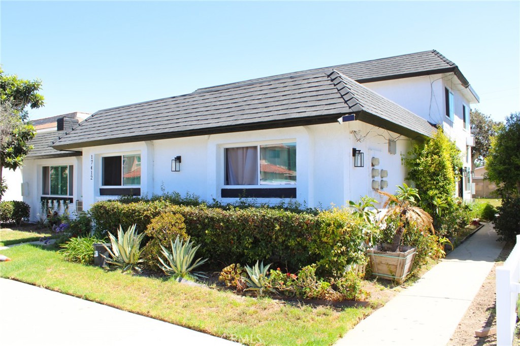 17412 Dairyview Circle, Huntington Beach CA 92647 - photo 2