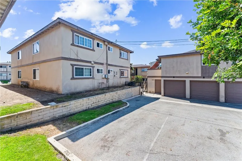 17431 Koledo, Huntington Beach, CA 92647