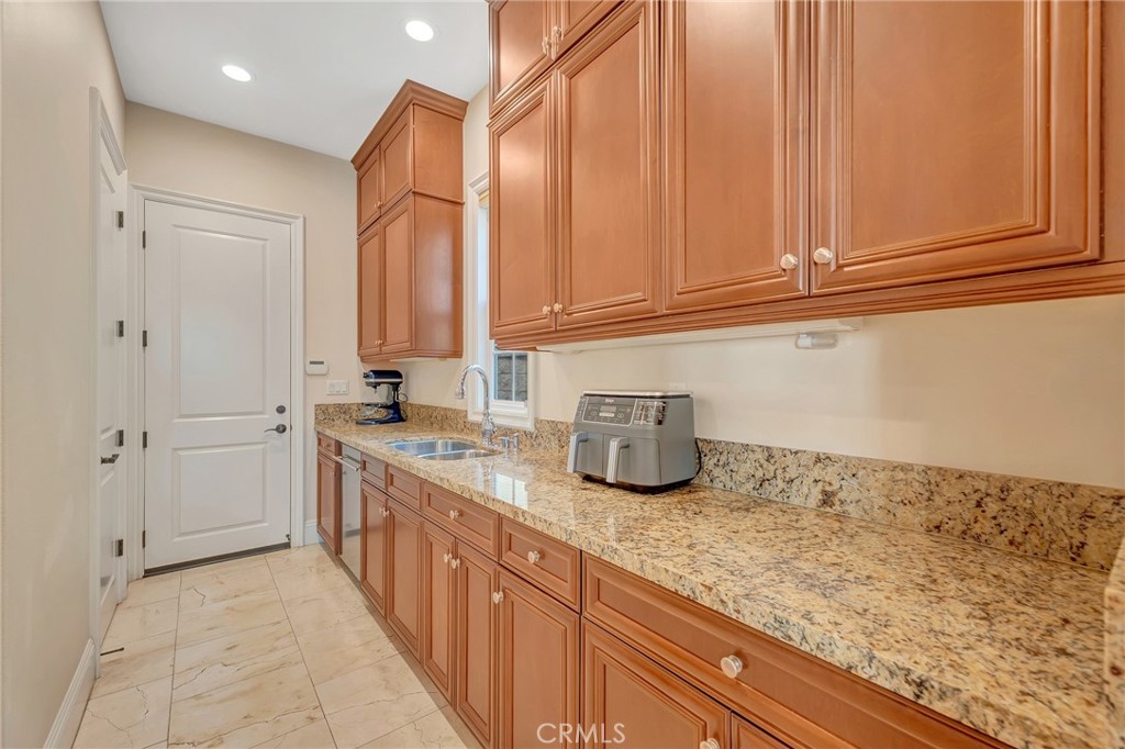 17441 Suffolk Lane, Huntington Beach CA 92649 - photo 15