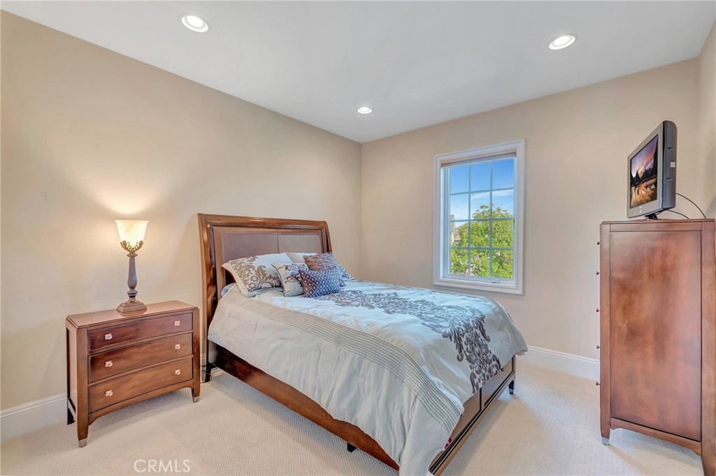 17441 Suffolk Lane, Huntington Beach CA 92649 - photo 32