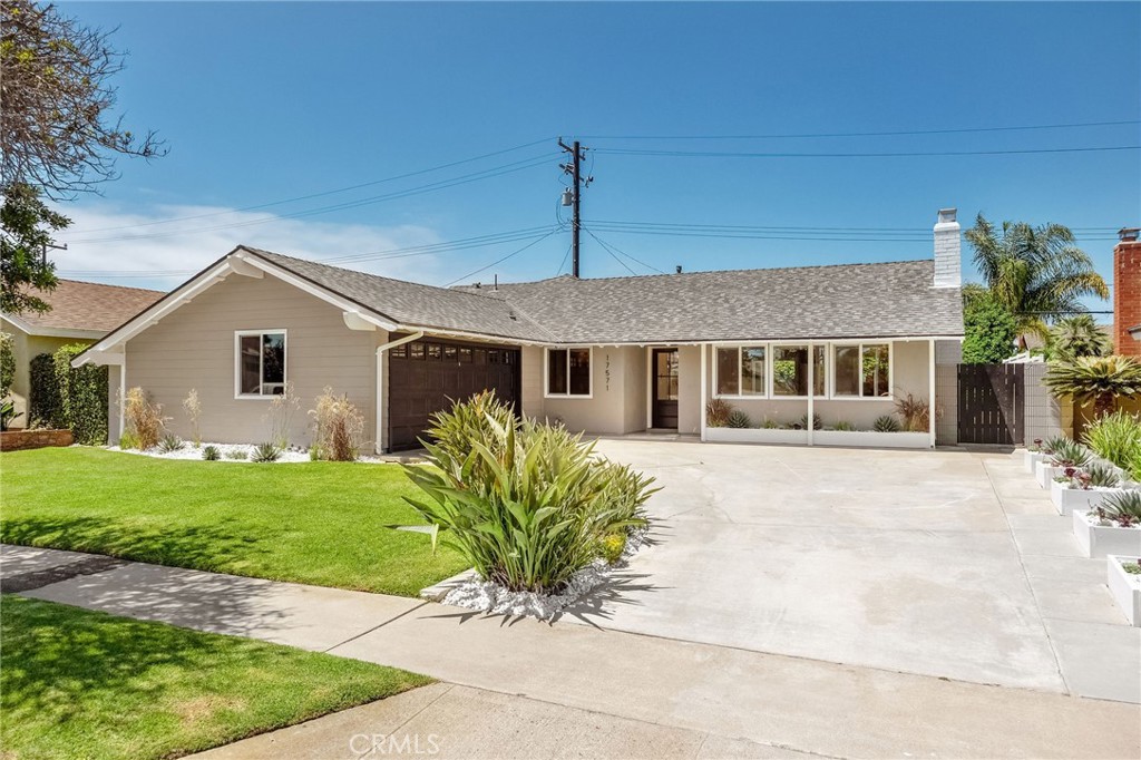17571 Wrightwood, Huntington Beach CA 92649 - photo 2