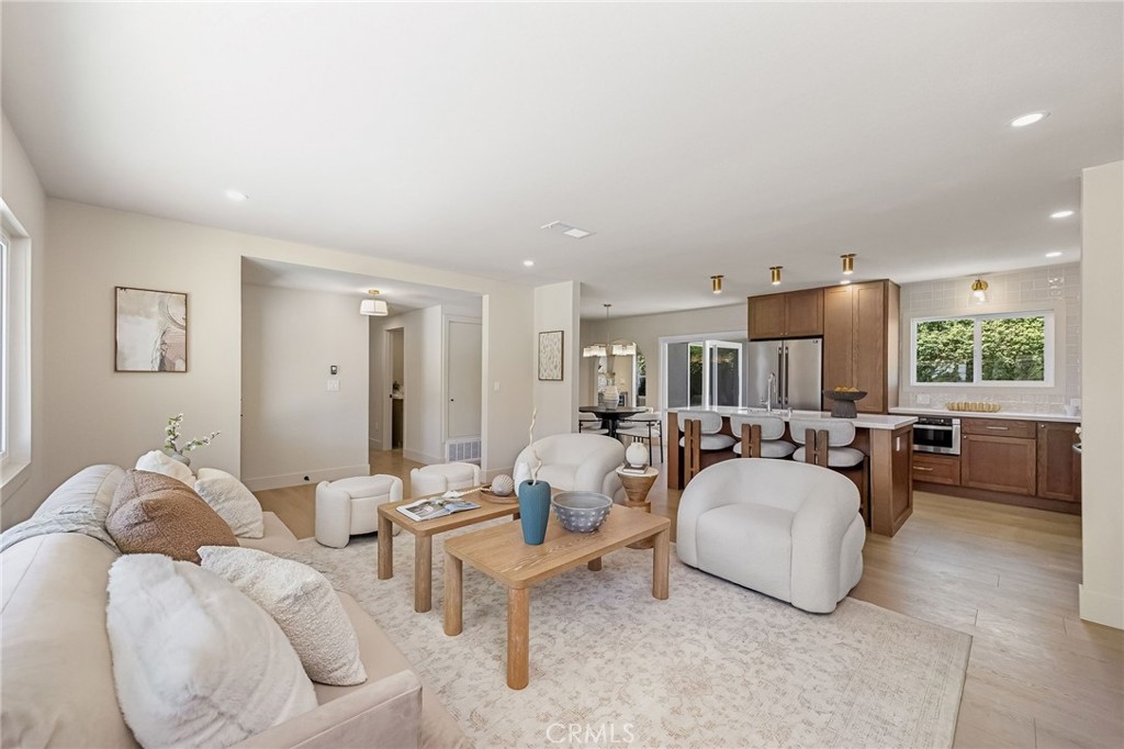17571 Wrightwood, Huntington Beach CA 92649 - photo 5