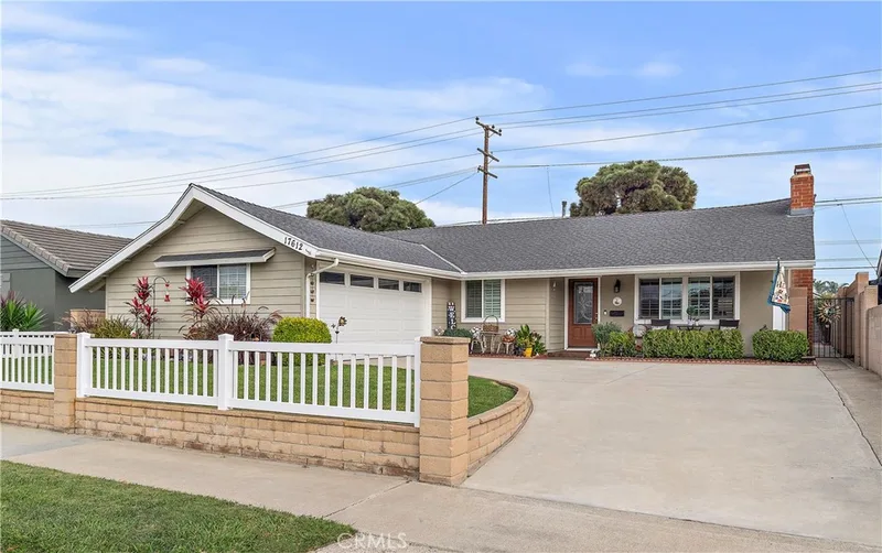 17612 Wrightwood Lane, Huntington Beach, CA 92649