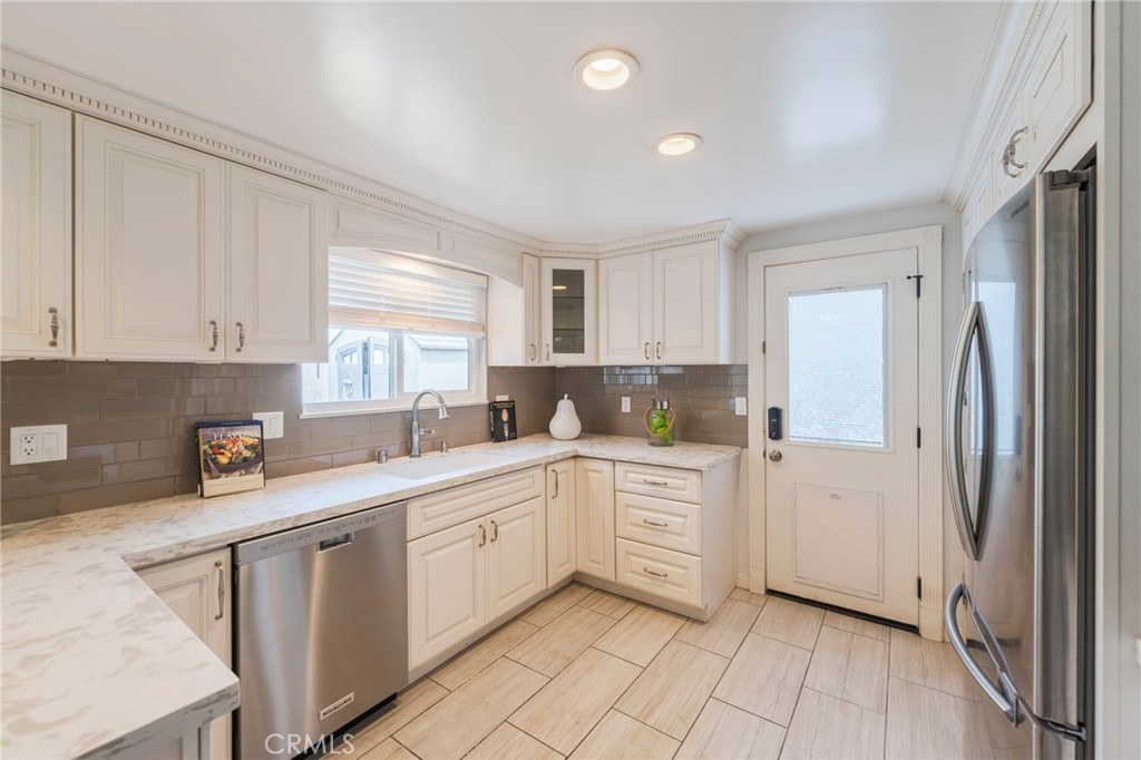 17661 Still Harbor, Huntington Beach CA 92647 - photo 8