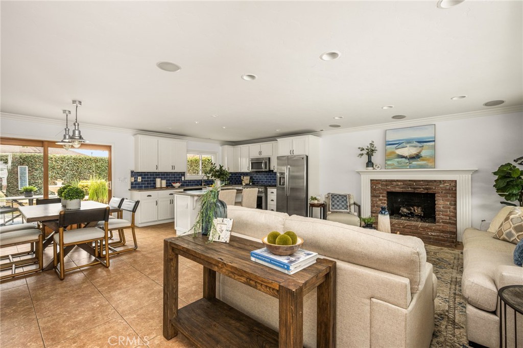 Large open Great Room - 17751 Lewis, Huntington Beach CA 92647 - photo 6