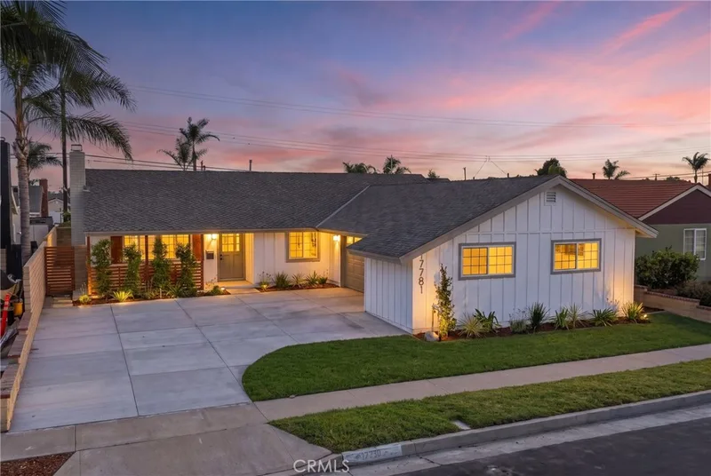 17781 Flintstone Lane, Huntington Beach
