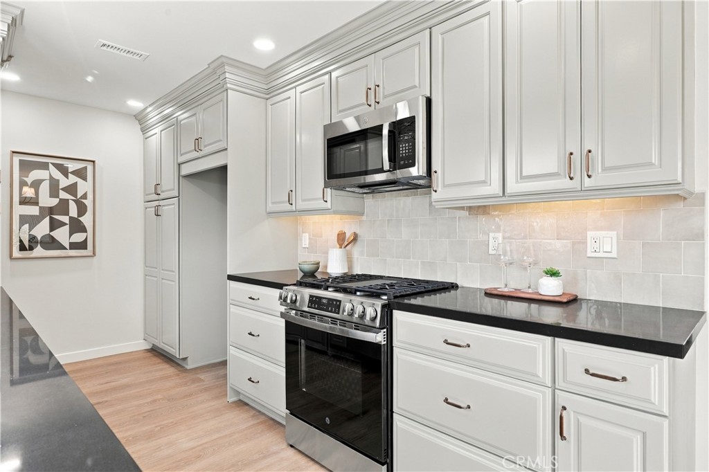 17781 Flintstone Lane, Huntington Beach CA 92647 - photo 11
