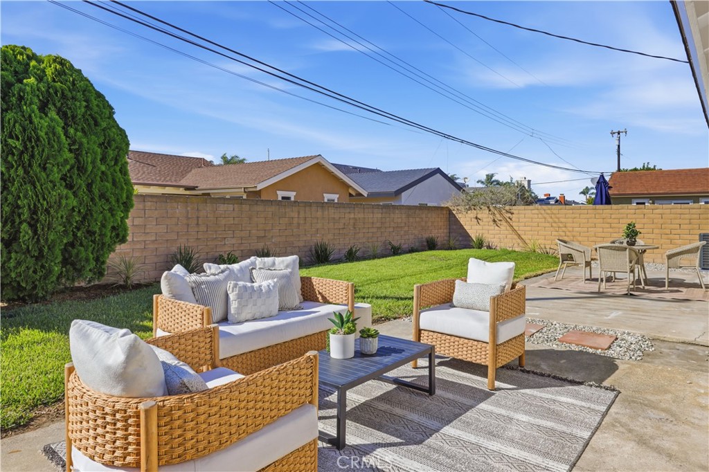 17781 Flintstone Lane, Huntington Beach CA 92647 - photo 23
