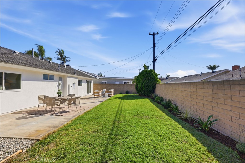 17781 Flintstone Lane, Huntington Beach CA 92647 - photo 25