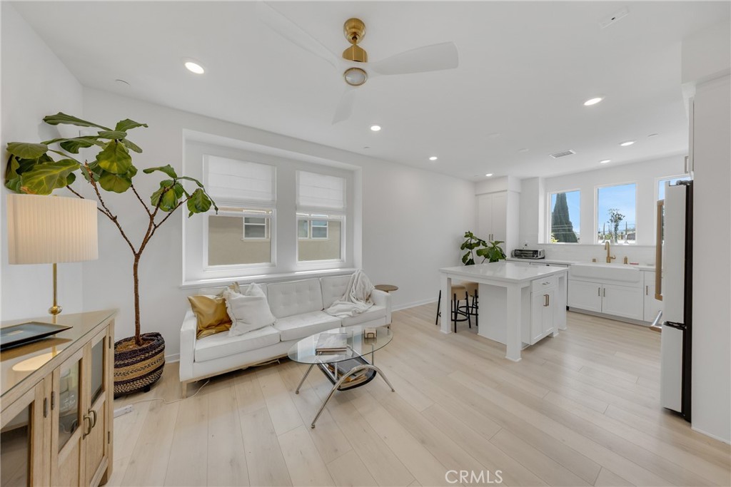 Open kitchen and living area. - 17961 Conch Lane, Huntington Beach CA 92646 - photo 1