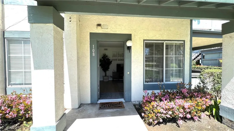 18252 Parkview Lane 108, Huntington Beach, CA 92648