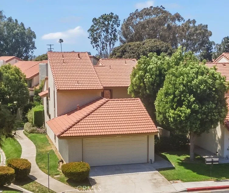 18325 Gum Tree Lane, Huntington Beach, CA 92646