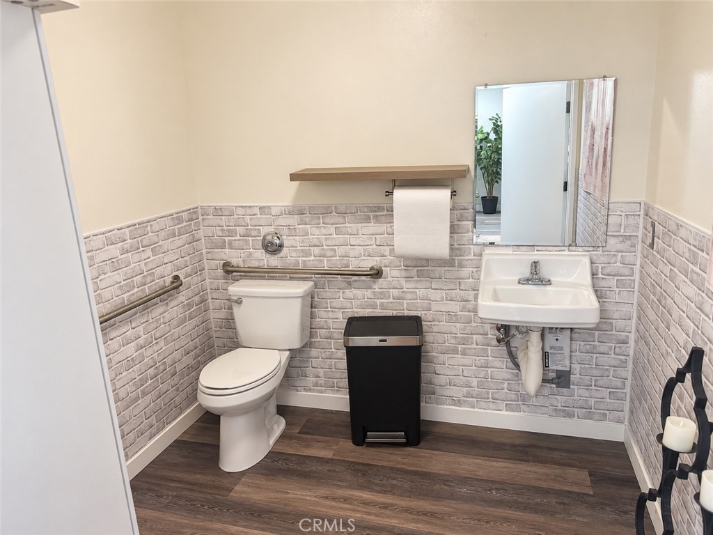 Private Bathroom inside the suite - 18377 Beach 329, Huntington Beach CA 92648 - photo 9