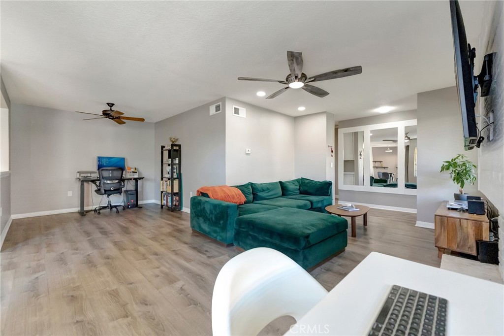 18571 Edgebrook Lane, Huntington Beach CA 92648 - photo 4