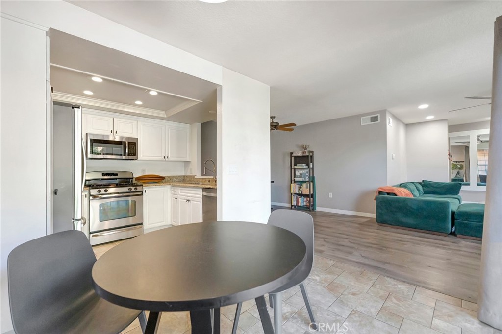 18571 Edgebrook Lane, Huntington Beach CA 92648 - photo 13