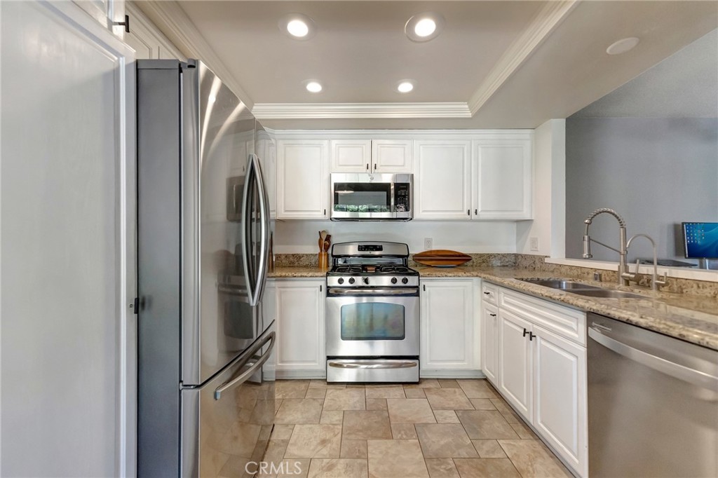 18571 Edgebrook Lane, Huntington Beach CA 92648 - photo 15