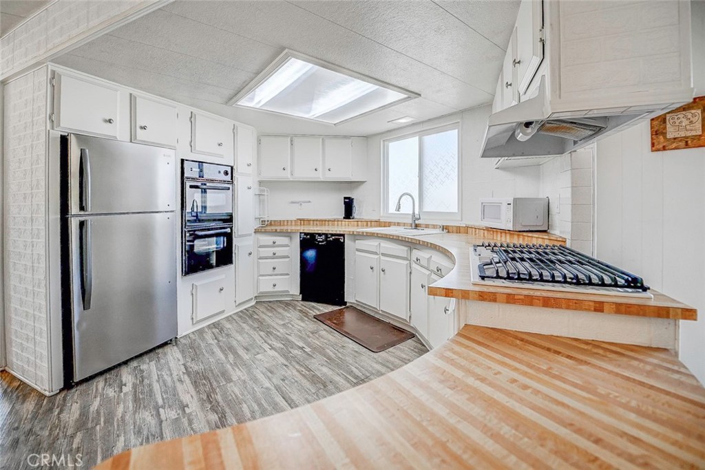 Kitchen - 18601 Newland Street 89, Huntington Beach CA 92646 - photo 3