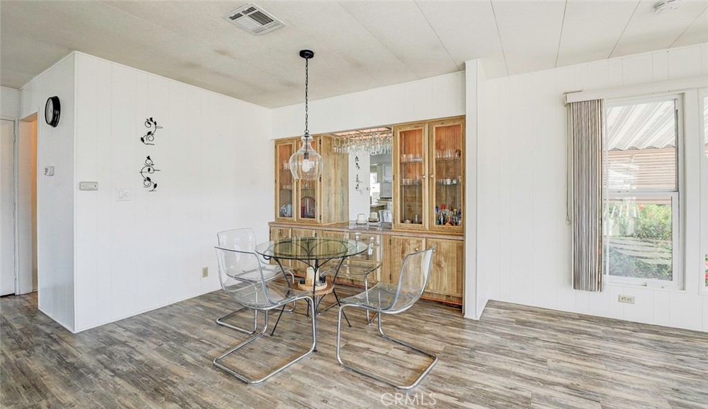 Dining area - 18601 Newland Street 89, Huntington Beach CA 92646 - photo 5