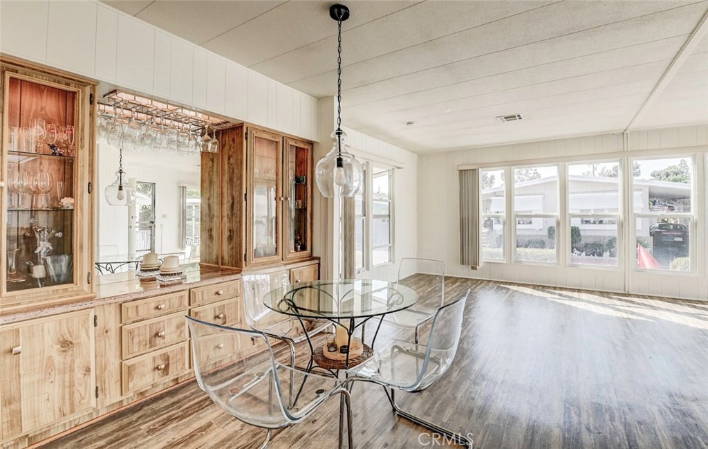 Dining area - 18601 Newland Street 89, Huntington Beach CA 92646 - photo 6
