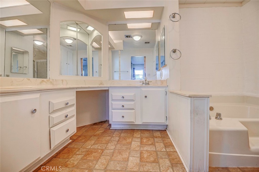 Master bathroom - 18601 Newland Street 89, Huntington Beach CA 92646 - photo 14