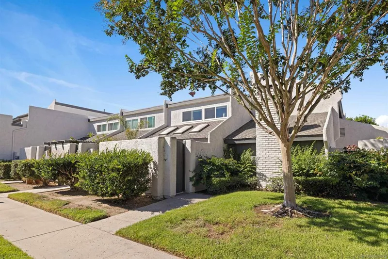 18664 Applewood 76, Huntington Beach