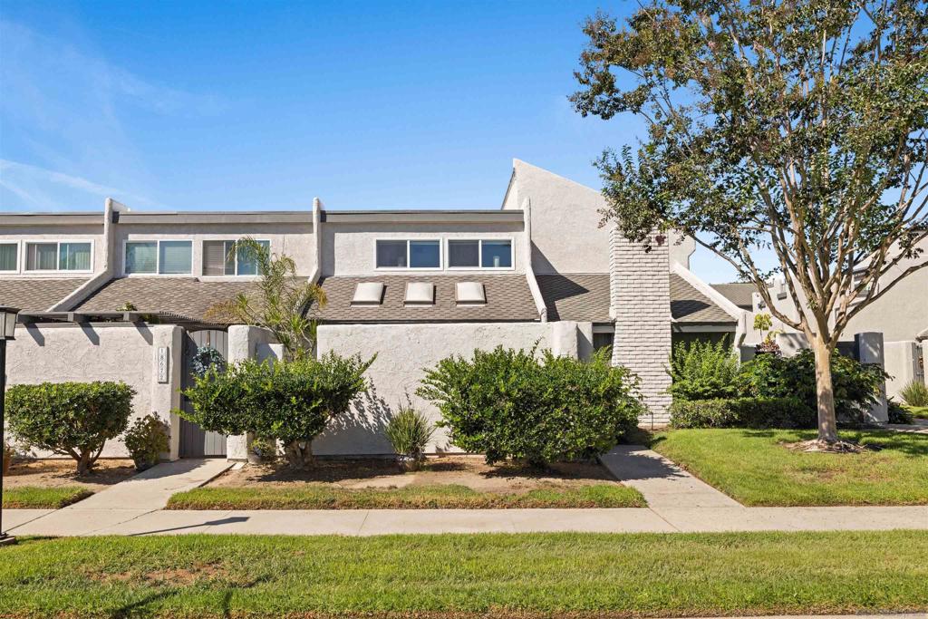 18664 Applewood 76, Huntington Beach CA 92646 - photo 2