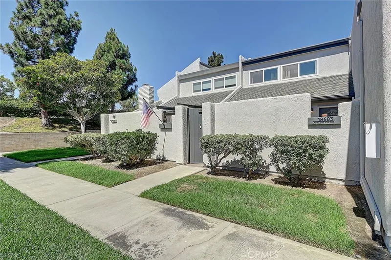 18683 Applewood Circle 16, Huntington Beach, CA 92646