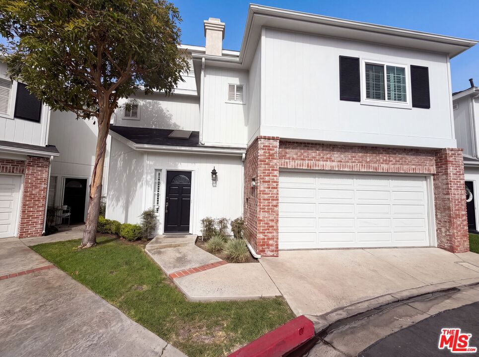 18743 Chapel Lane, Huntington Beach CA 92646 - photo 1