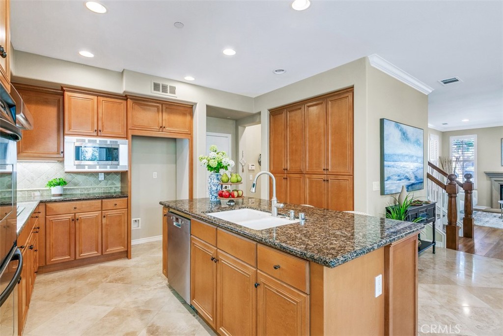 18790 Sinclair Lane, Huntington Beach CA 92648 - photo 11